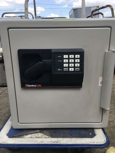 【中古品】Sentry　Safe　セントリー　耐火金庫　ＳＢ３５２７　※暗証番号有