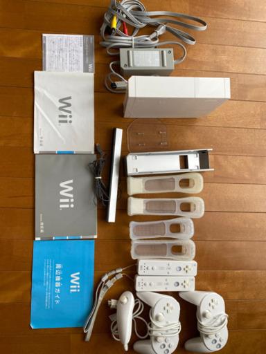 Wii ニンテンドーWii 本体 (シロ) Wiiリモコンヌンチャク　本体 すぐ遊べるセット Nintendo 任天堂