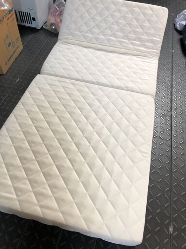 折り畳み式リクライニングベッド ホワイト　未使用品