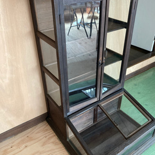 店舗什器　ビンテージ　ショーケース　引き取り限定 ビンテージ アンティークガラス 店舗什器 珍しい形ショーケース
