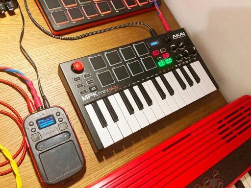 AKAI MPK Mini Playスピーカー内蔵電池USB AKAI MPK Mini Playスピーカー内蔵電池USB