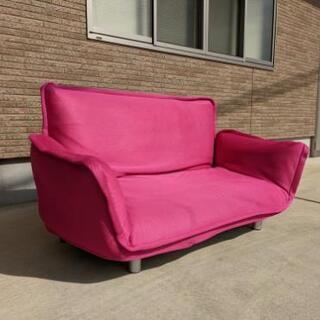 ピンクのソファー　リクライニング式