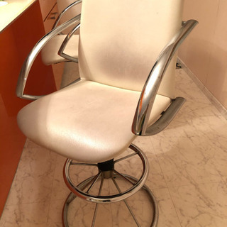 椅子、固定式肘掛 ・昇降調整機能 ・高級豚皮革