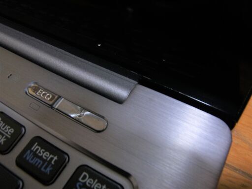 富士通ノートパソコン FMV LIFEBOOK UH90/L【取引中