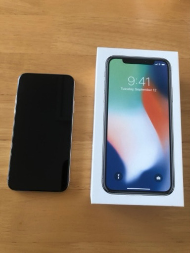 iPhone X 256GB シルバー docomo SIMロック解除申請中