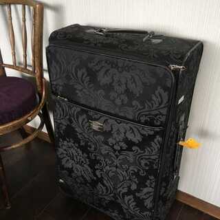 ゴブラン織り風の大きなスーツケース　TRIPP　黒　海外旅行サイ...