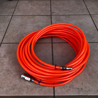 美品 オイルレス エアーコンプレッサー