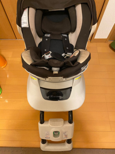 エールべべ チャイルドシート 360度回転