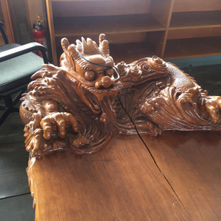 【ネット決済・配送可】龍彫刻テーブル・木根の椅子