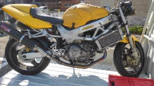 ホンダ VTR1000F 高級パーツ数点＋おまけ車体