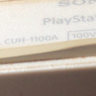 PS4本体とHDMIケーブル、電源ケーブル