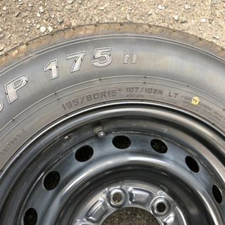 20年製 DUNLOP 195/80R15 107/105N LT ＋ハイエース純正ホイール