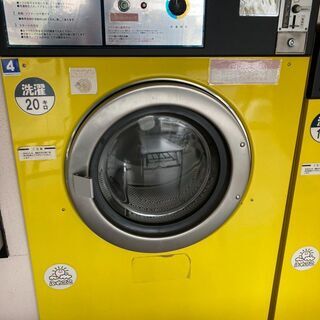 業務用洗濯機　コインランドリーの洗濯機　乾燥機