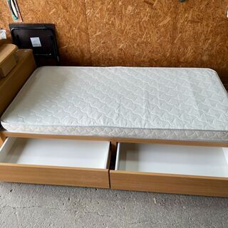 I1601 シングルベッド引き出し付き