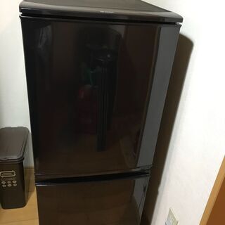 2016年購入 シャープ製冷蔵庫（黒）　137L