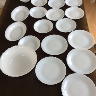 白のお皿いっぱい