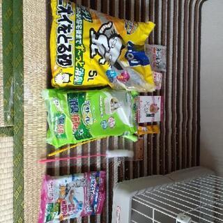 【猫用品】今日から飼えます❗猫用三段ケージ、トイレ２つ、ケア用品、キャリーケースなど