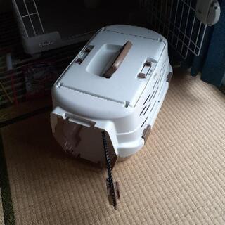 【猫用品】今日から飼えます❗猫用三段ケージ、トイレ２つ、ケア用品、キャリーケースなど