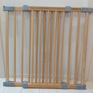 中古品　BABYDAN ベビーゲート ガードミー ベビーダン　ホワイト 未使用品 babydan（ベビーダン） GuardMe（ガードミー） BD107 BabyDan