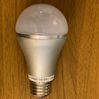 【取引中】LED電球 7.5W  810lm(60W相当)昼白色...
