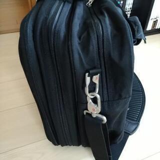 定価5万くらいビクトリノックスの高級出張用スーツケース