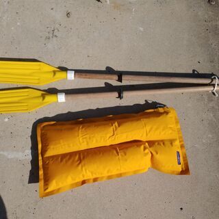 格安中古短期使用　ゴムボート　２人用　、okamotoゴム製イエロー色、ｗ２１５ｄ１３６　オール付　底部シート張補強品。