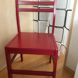 ⭐️決定‼️可愛い木製の赤い椅子
