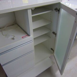 人気の白色キッチンボード。13800円 リサイクルショップのダイトーです 
