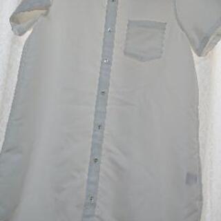 半袖 ロングシャツ→色は(真っ白ではない白) サイズはL