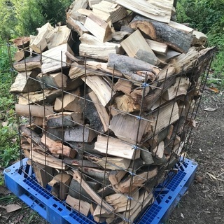人気のクリスマスアイテムがいっぱい！ 未乾燥 少量も可能です】軽トラック荷台あおり 広葉樹 コロ薪 規格外 その他