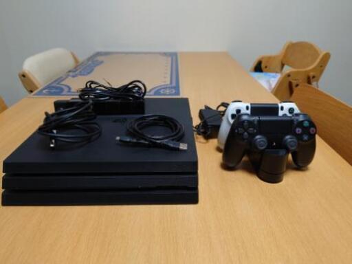 【中古美品】PlayStation4 Pro(CUH-7200B B01)本体と付属品