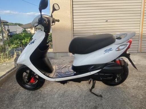 バッテリー、オイル新品　大人気のZR 綺麗なホワイト バッテリー、オイル新品 大人気のZR 綺麗なホワイト