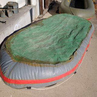 格安中古短期使用 ゴムボート 4人用 A、TOYO・ゴム製、 グレー色