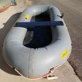 格安中古短期使用　ゴムボート　４人用　Ａ、ＴＯＹＯ・ゴム製、　グレー色、ｗ２７５ｃｍ、ｄ　係留ロープ・オール付　底部シート張補強品。全２台 格安中古短期使用 ゴムボート 4人用 A、TOYO・ゴム製、 グレー色