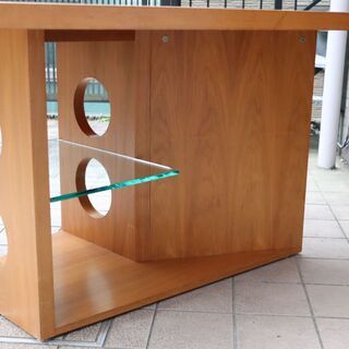 ACTUS(アクタス)取り扱いのあるドイツのブランドTECTA(テクタ)社のM21 ダイニングテーブル/ウォールナット材です。変形タイプの天板は大人数の使用にも最適な食卓。バウハウス