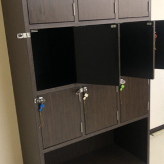 お客様のお荷物用ロッカー家具