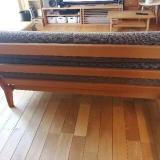 木製フレーム3人掛けソファー