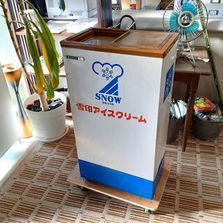 レトロなアイスクリームストッカー 42L サンヨー冷凍庫 SCR...