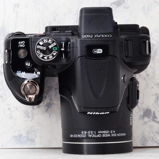 美品○Wi-Fi内蔵○光学60倍○1605万画素○ニコン