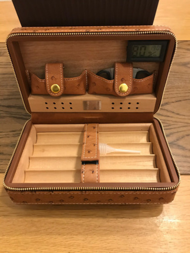 COHIBA シガーケース　携帯用杉ウッドヒュミドール　葉巻用携帯ケース