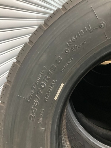 トラックタイヤ　ブリヂストン245/70/19.5 12本9.5分山　2020年製造