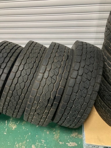 トラックタイヤ　ブリヂストン245/70/19.5 12本9.5分山　2020年製造