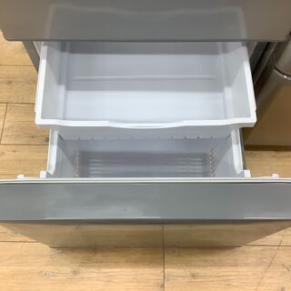 6ヵ月保証付き、HITACHI(ヒタチ)の3ドア冷蔵庫！