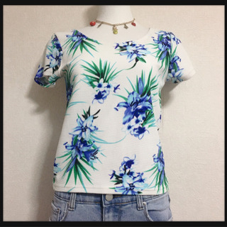 ご購入者様決定꒰INGNI꒱ハイビスカス カットソー 白青 トップス Tシャツ 爽やか 華やか