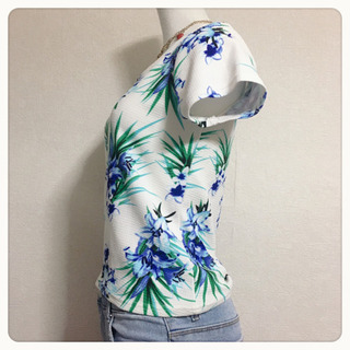 ご購入者様決定꒰INGNI꒱ハイビスカス カットソー 白青 トップス Tシャツ 爽やか 華やか