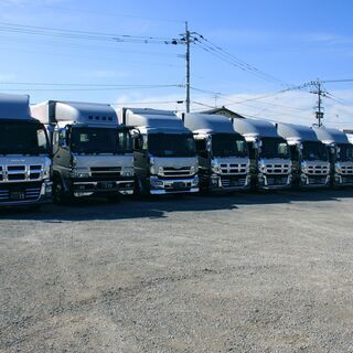 4トン中型ウイングトラックドライバー/夜間出勤/食品・日用品・医薬品の輸送 - 遠賀郡