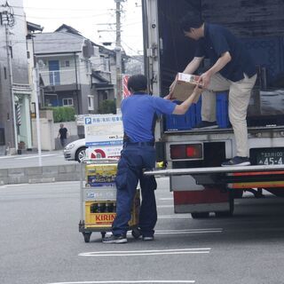 4トン中型トラックドライバー/大手スーパーの輸送/昼出勤 - 物流