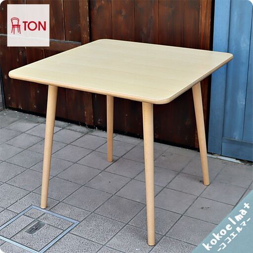 TON(トン)のIronica ダイニングテーブルです。スッキリとしたレトロなフォルムはレストランやカフェでも活躍するシンプルなデザイン。ナチュラルモダンな北欧スタイルにおススメのレトロな食卓です♪