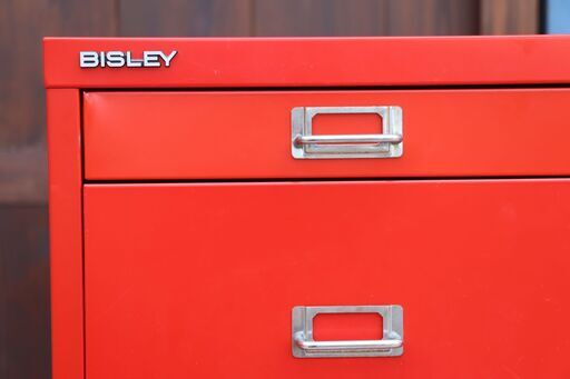 英国のメーカーBISLEY(ビスレー)社のBA3/CD 4段キャビネットです。上段にはA4の書類が下3段にはCDが240枚も収納可能なスチールサイドチェスト。インダストリアルなお部屋のアクセントに。