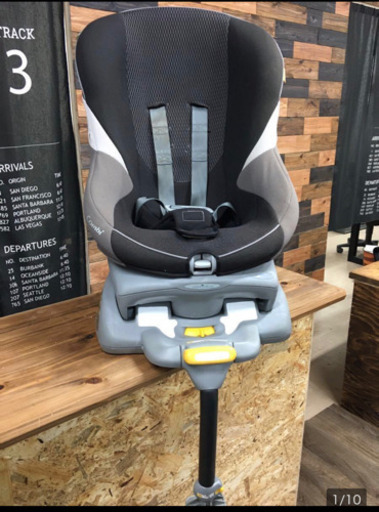 コンビ　チャイルドシート　サポートレッグバー付き　　m